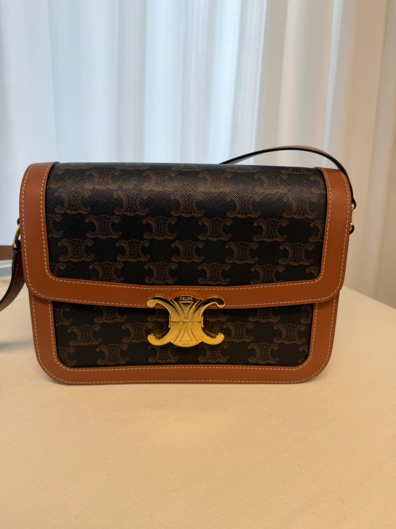 Celine Classique Triomphe 中號 縮圖 2