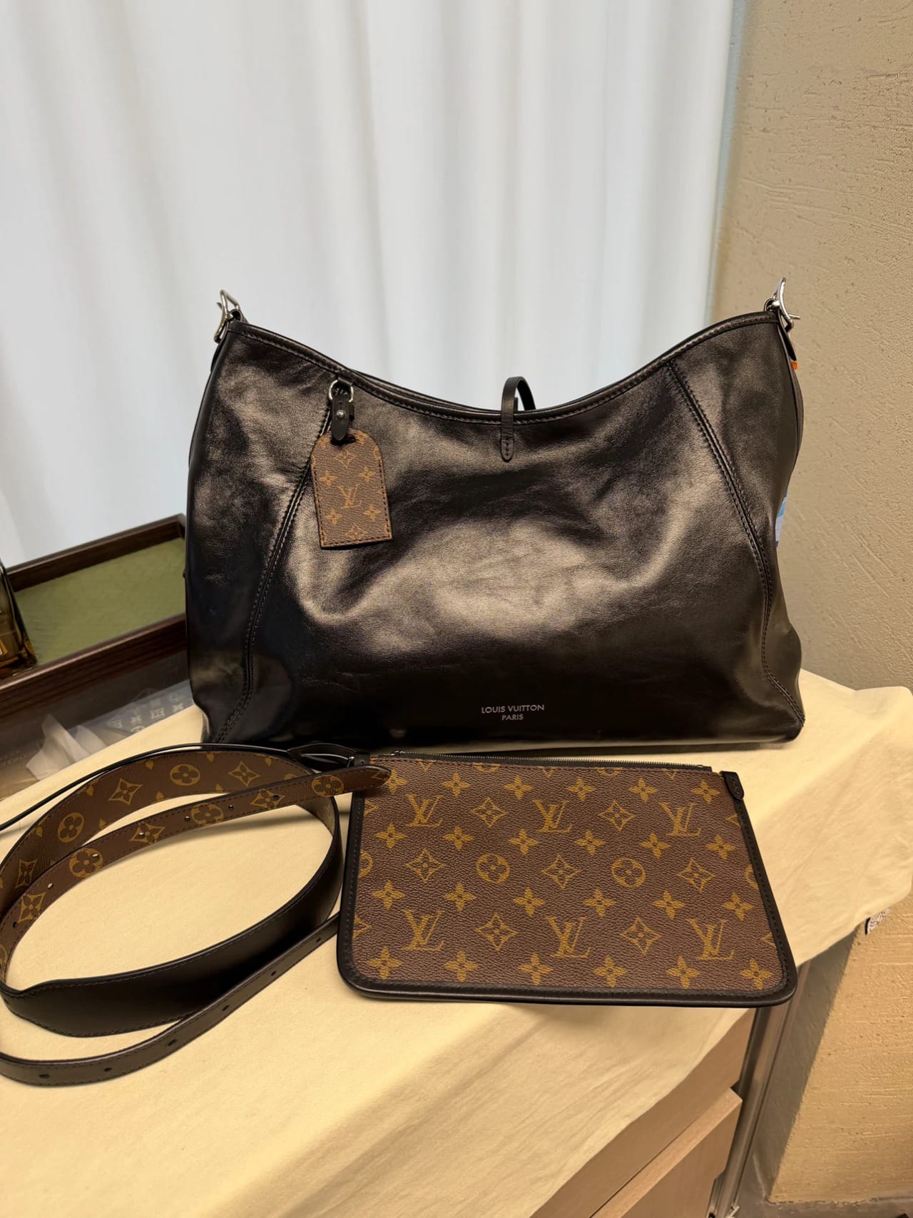 Louis Vuitton CarryAll Vibe MM 縮圖 1