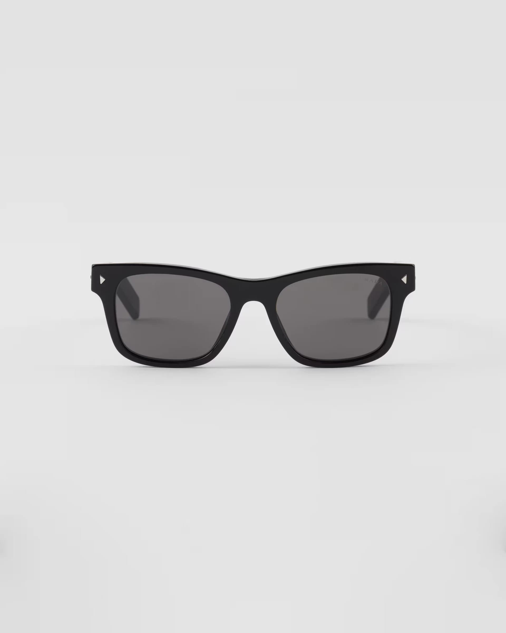 Prada Sunglasses With Iconic Metal Plaque 縮圖 1