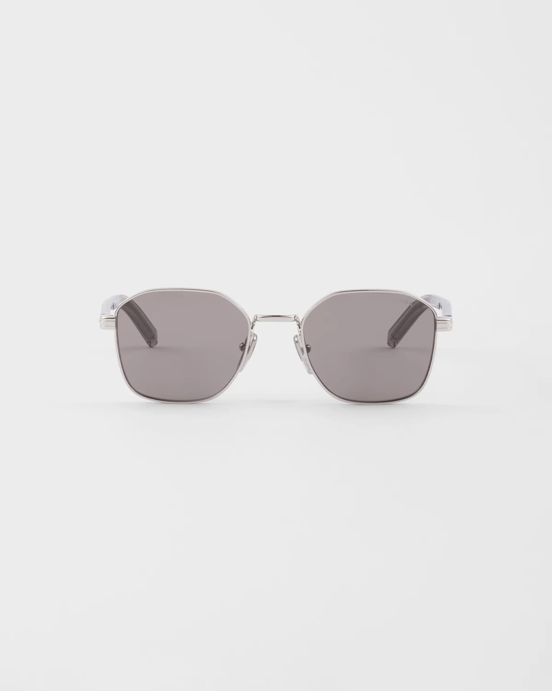 Prada Sunglasses With The Iconic Metal Plaque 縮圖 1