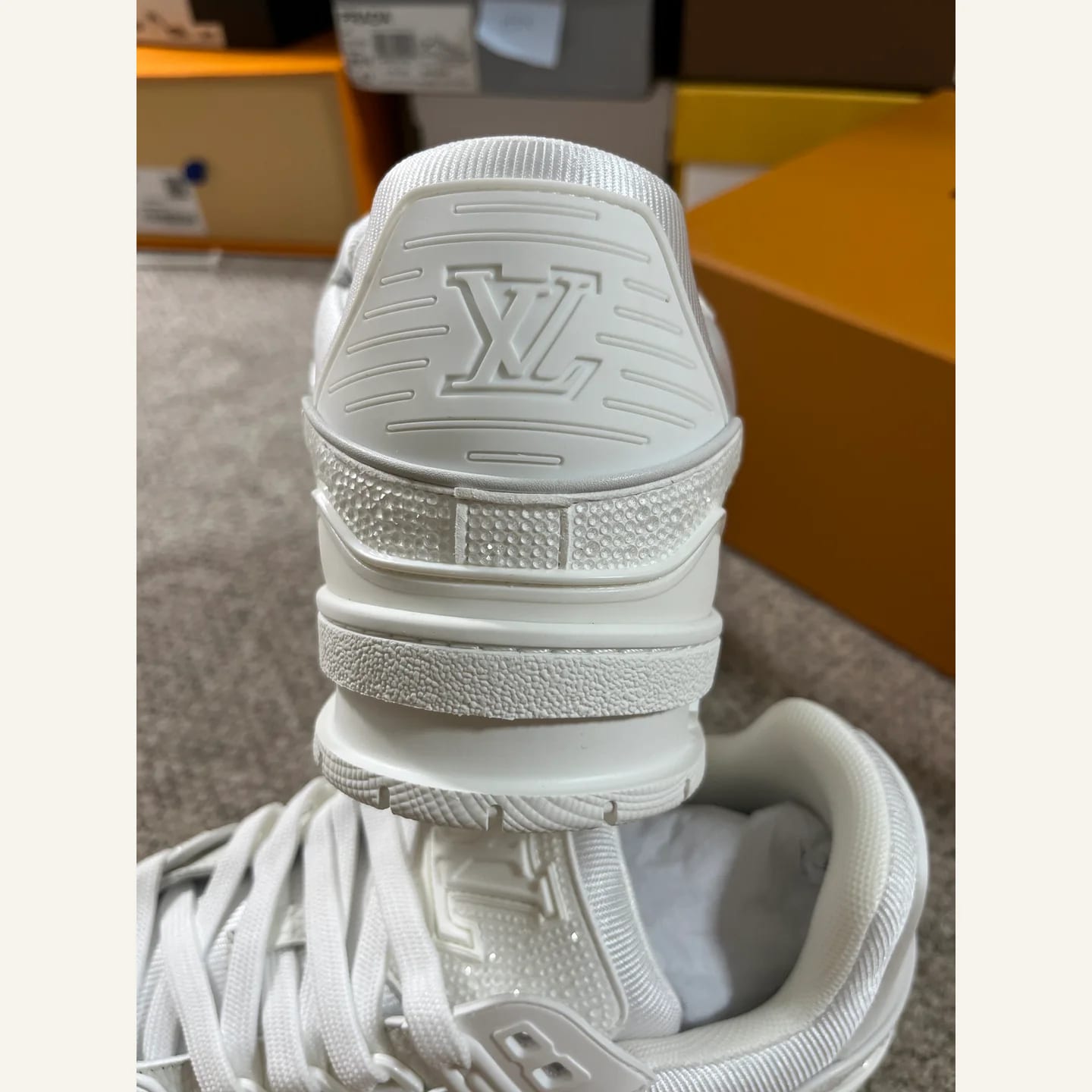 Louis Vuitton Crystal LV Trainer Sneaker 縮圖 3