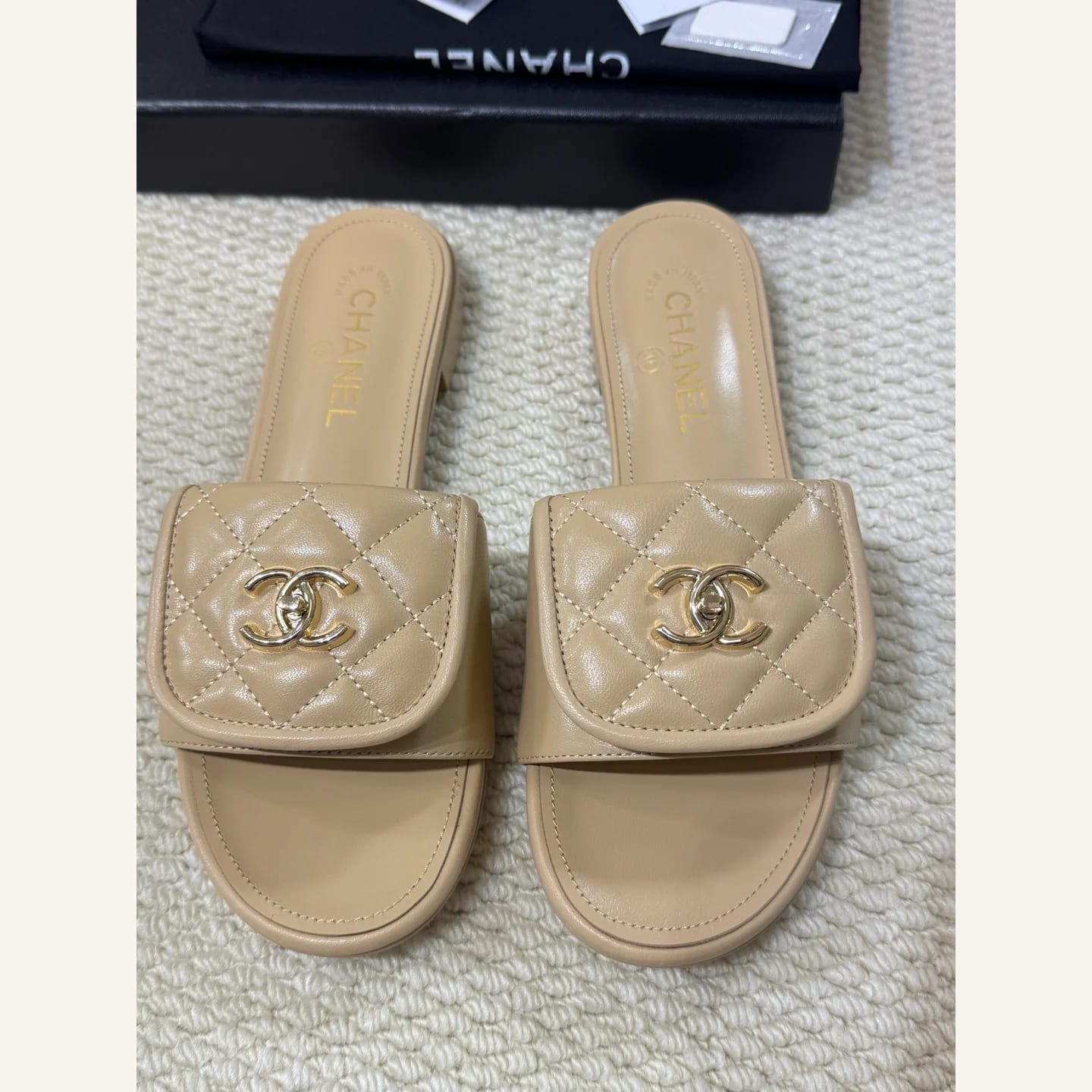 CHANEL Quilted CC Slide 縮圖 3