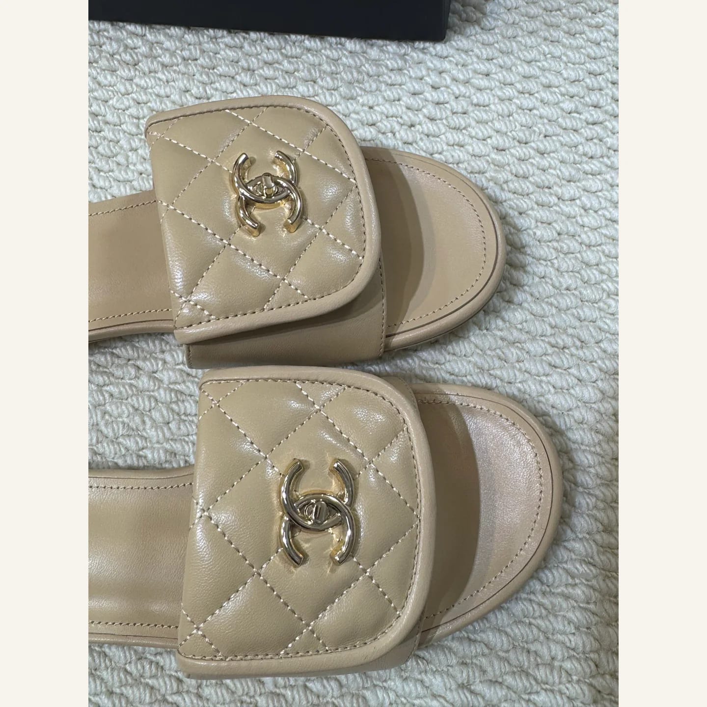 CHANEL Quilted CC Slide 縮圖 4