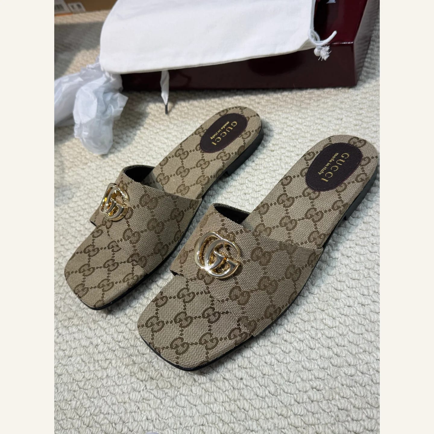Gucci Interlocking G Monogram Slide 縮圖 1