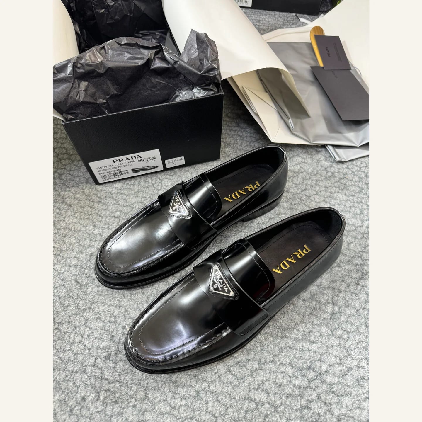 Prada Monolith Loafer 縮圖 1