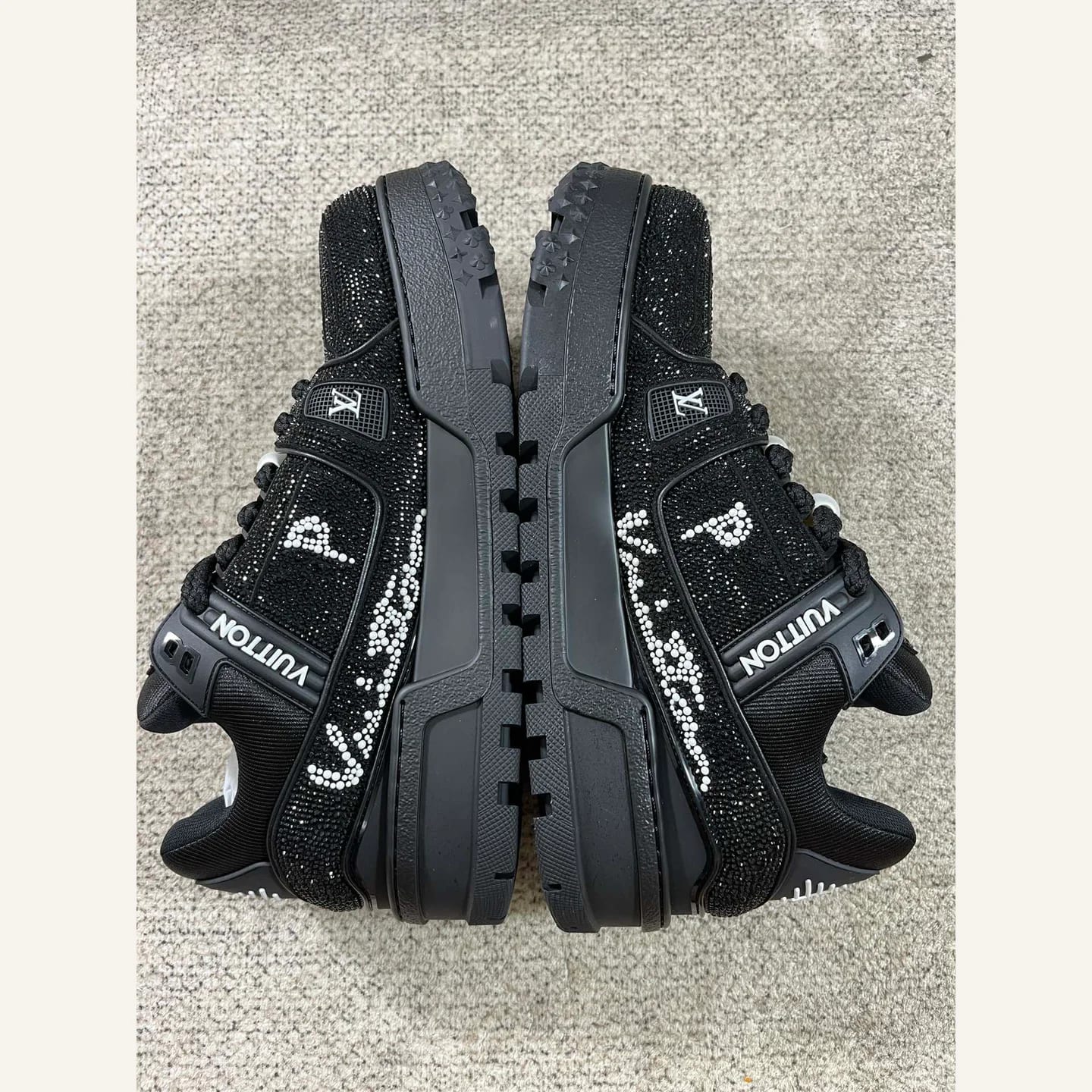 Louis Vuitton Crystal LV Trainer Sneaker 縮圖 3