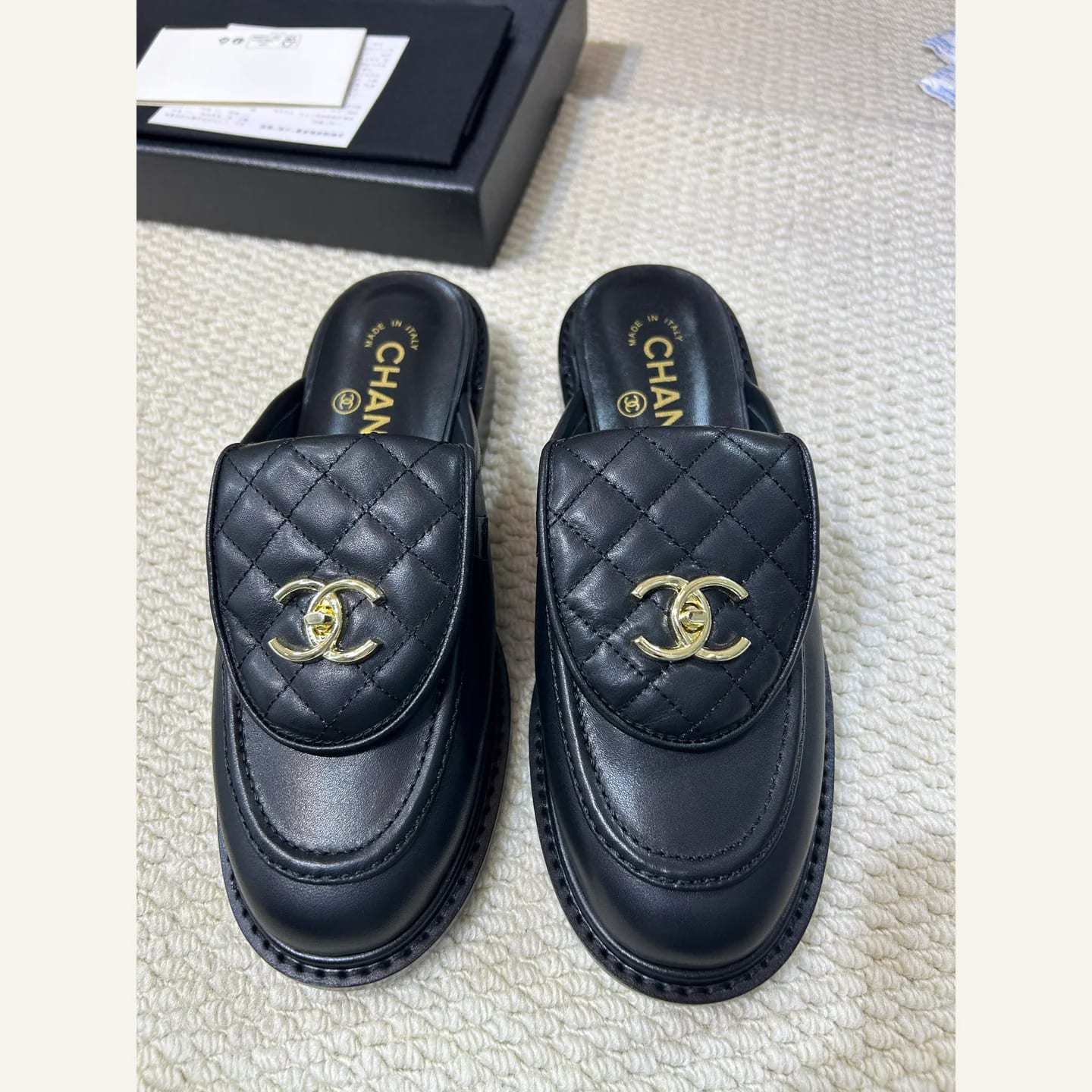 CHANEL Quilted CC Loafer 縮圖 2