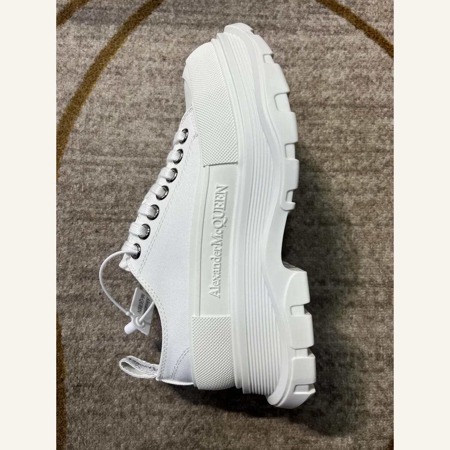Alexander McQueen Tread Slick Sneaker 縮圖 3