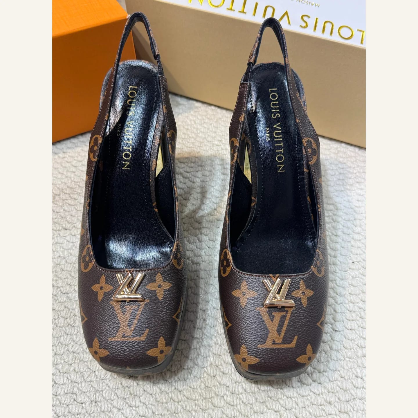 Louis Vuitton Monogram Platform Pump 縮圖 2