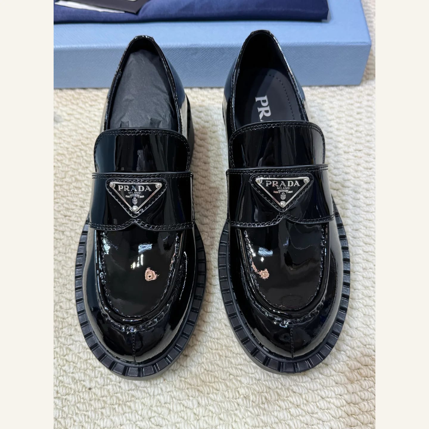 Prada Monolith Patent Loafer 縮圖 2