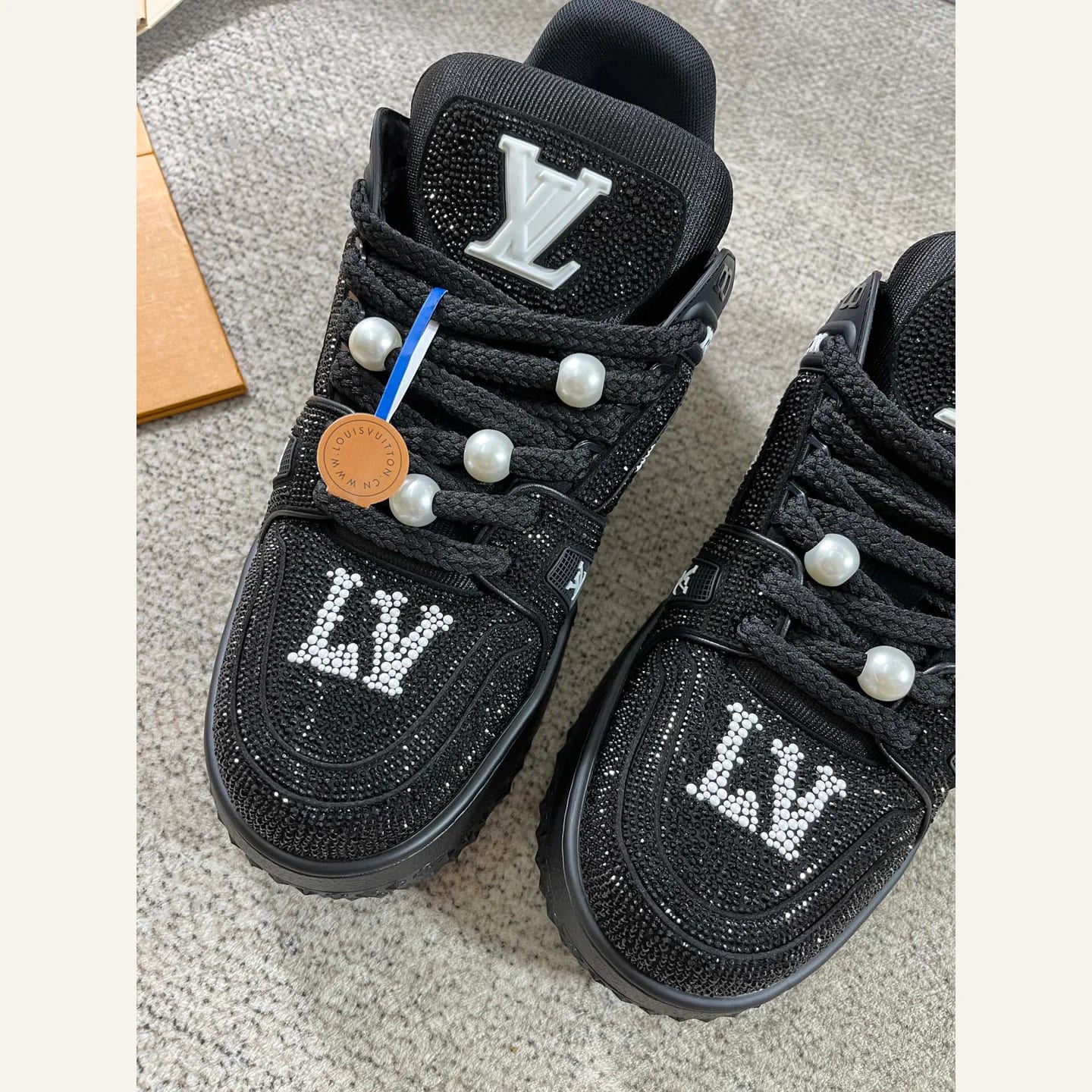 Louis Vuitton Crystal LV Trainer Sneaker 縮圖 2