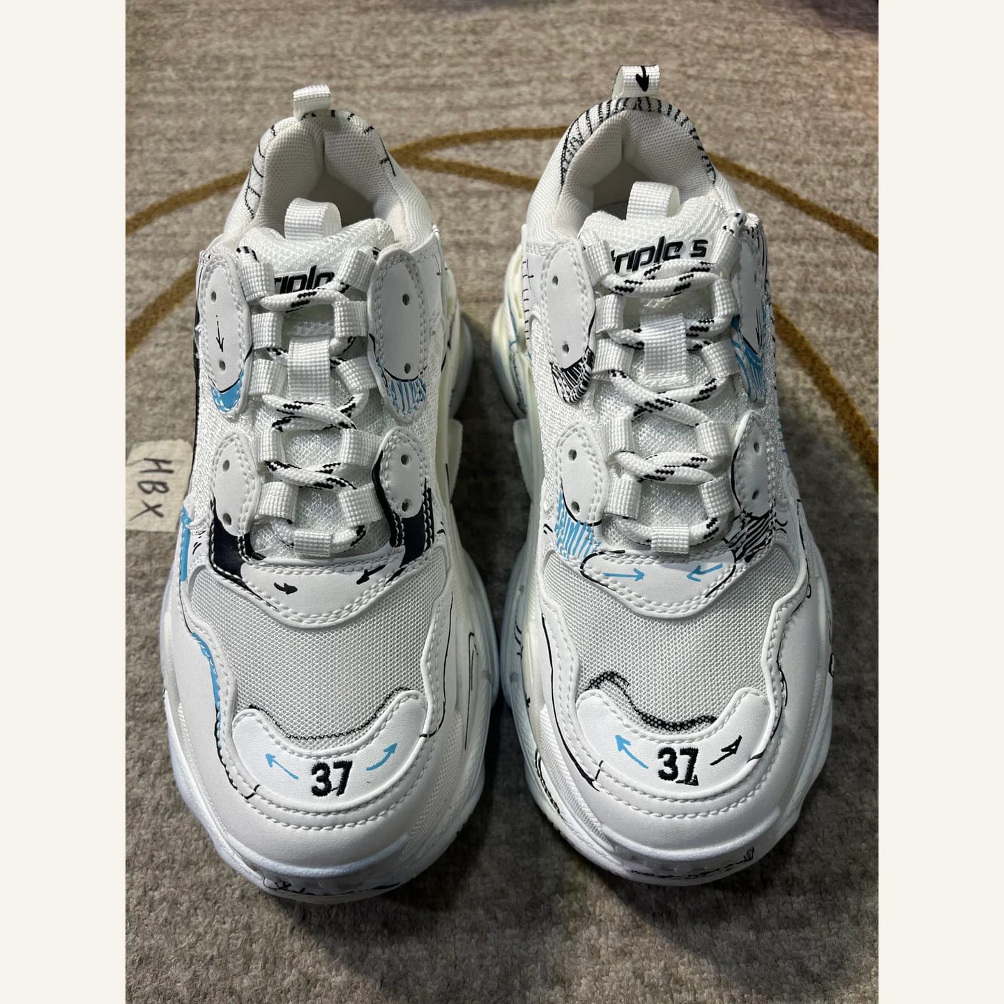 Balenciaga Graffiti Triple S Sneaker 縮圖 3