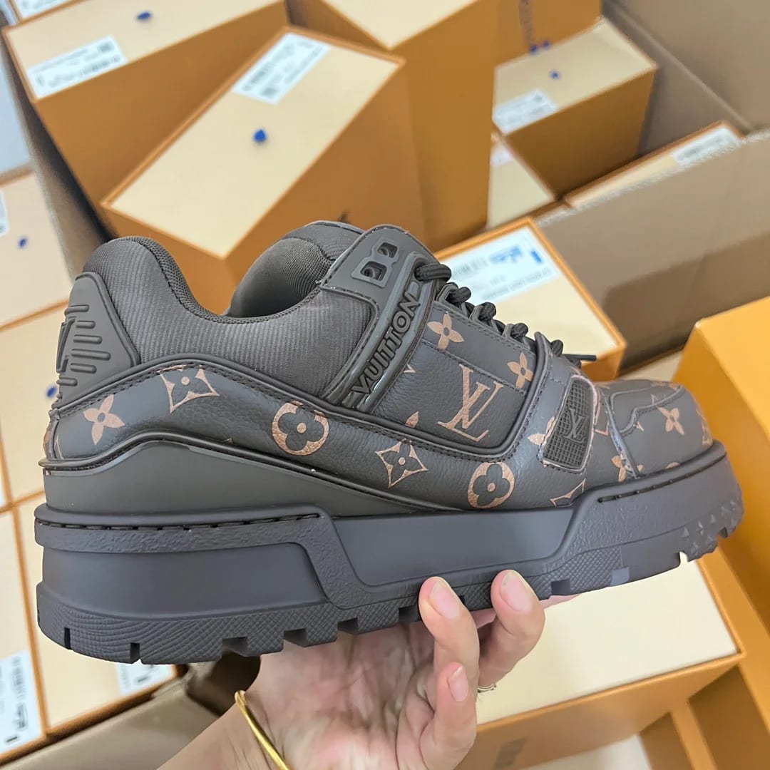 Louis Vuitton Monogram Chunky Sneaker 縮圖 3