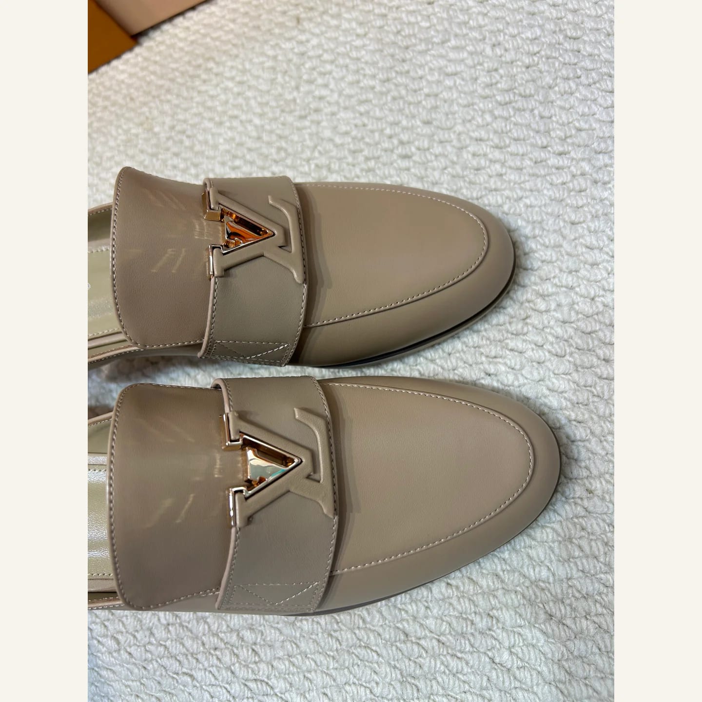Louis Vuitton V-logo Backless Loafer 縮圖 4