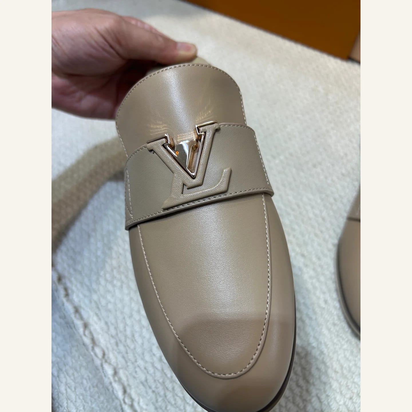 Louis Vuitton V-logo Backless Loafer 縮圖 3