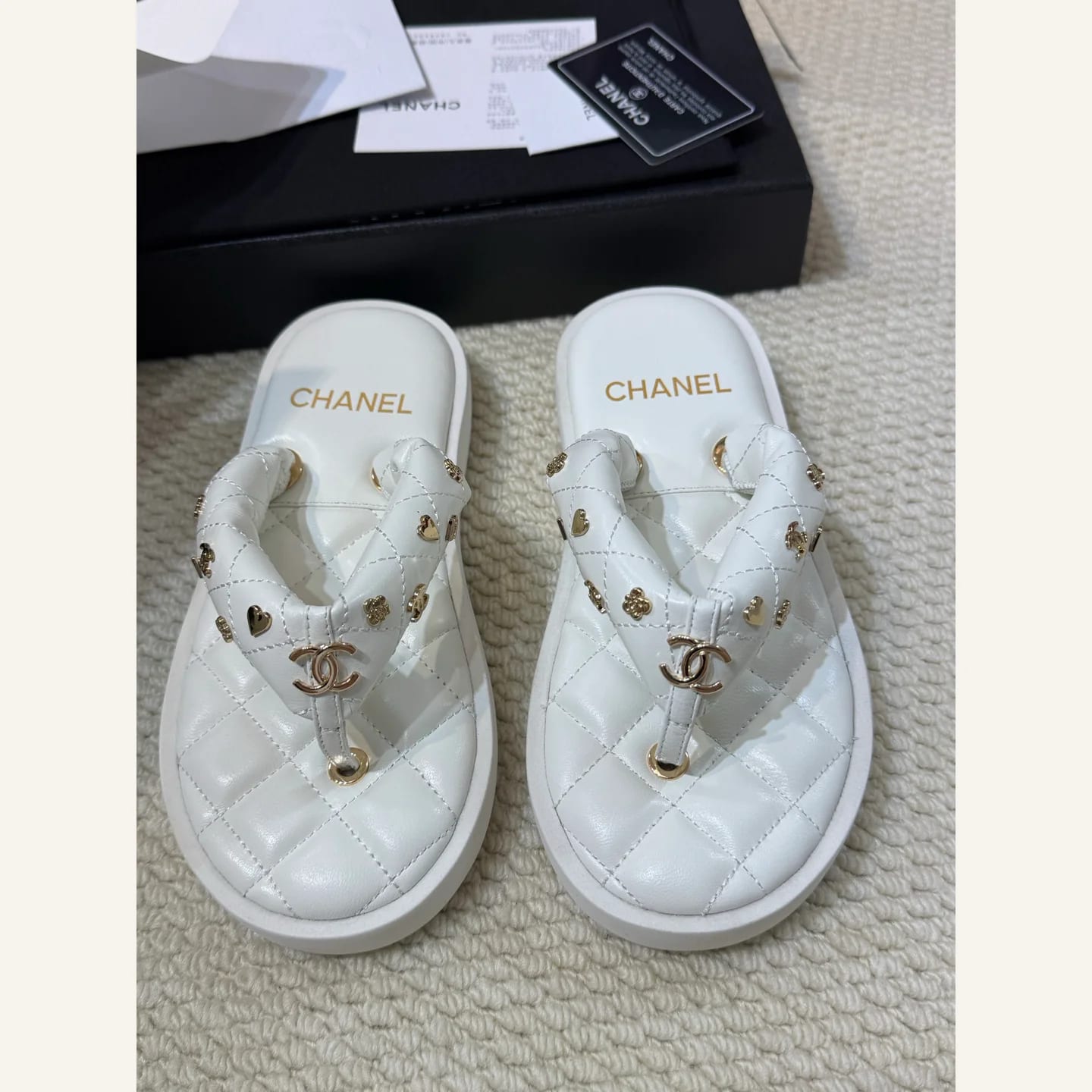 CHANEL Quilted CC Thong Sandal 縮圖 1