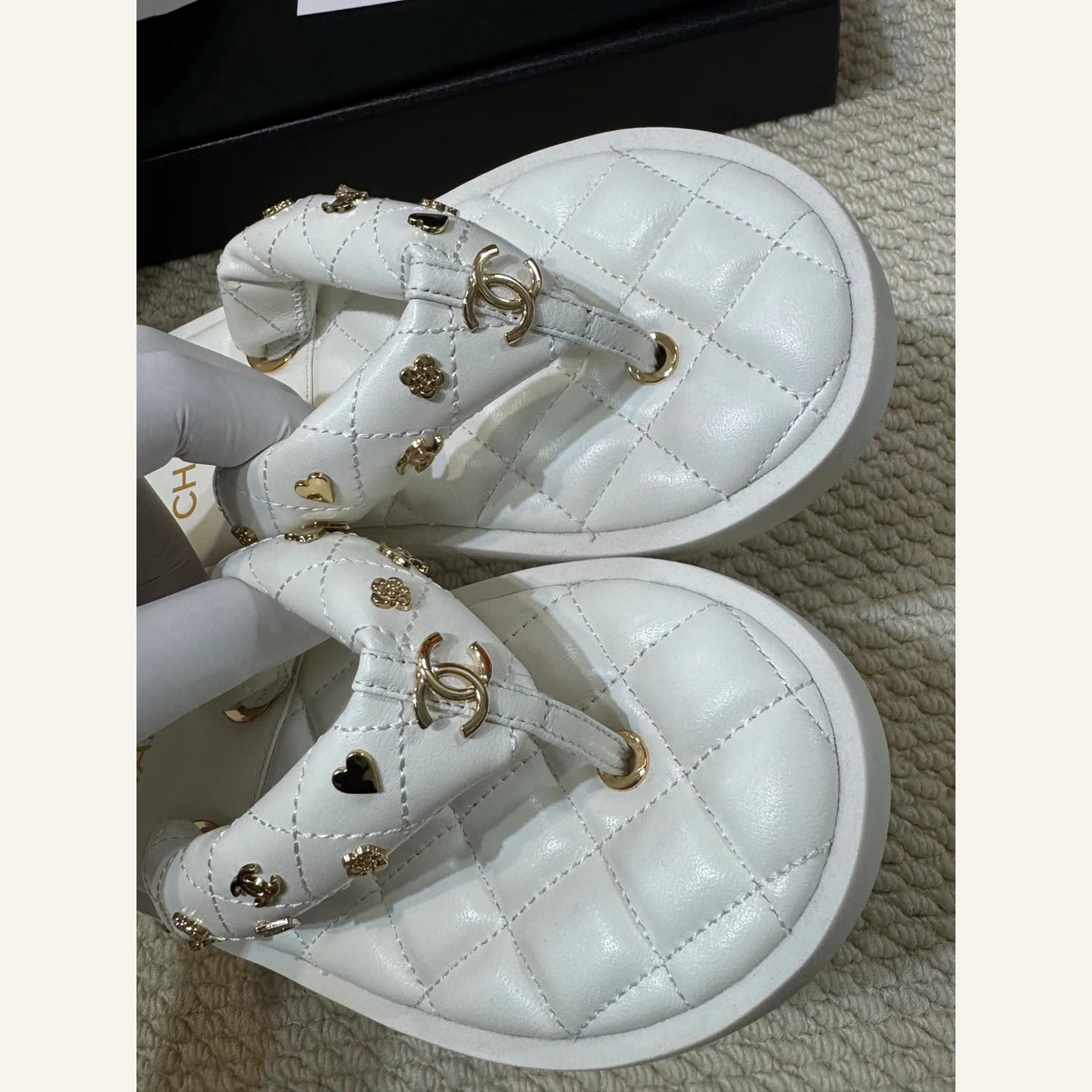 CHANEL Quilted CC Thong Sandal 縮圖 4