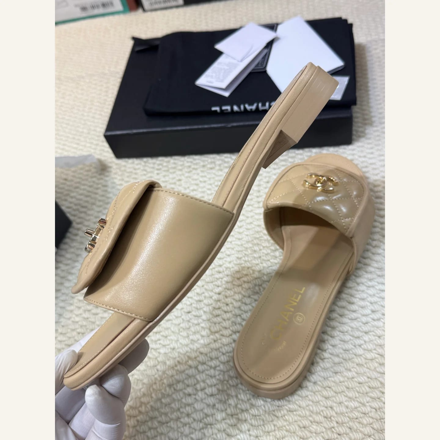 CHANEL Quilted CC Slide 縮圖 2