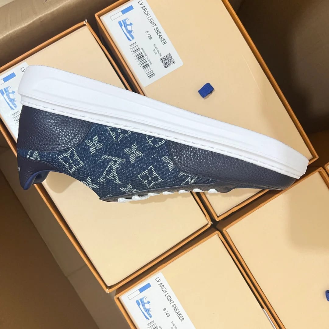 Louis Vuitton Monogram Slip-on Sneaker 縮圖 1