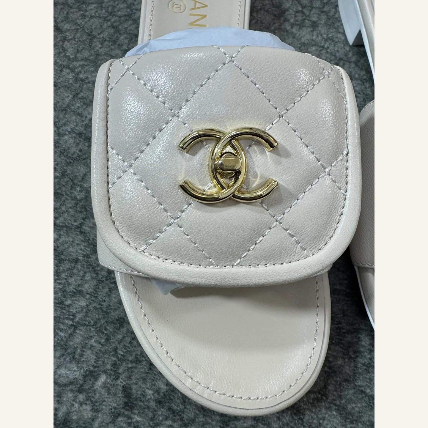 CHANEL Quilted CC Slide 縮圖 3