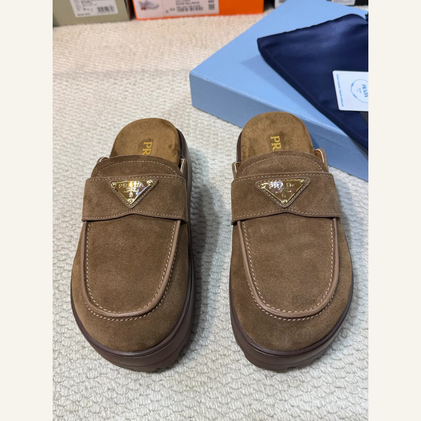 Prada Triangle-logo Shearling Platform Mule 縮圖 2
