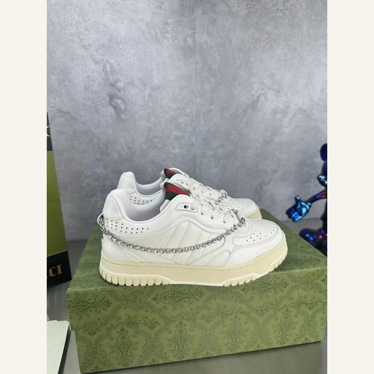 Gucci Distressed Basketball Sneaker 縮圖 1