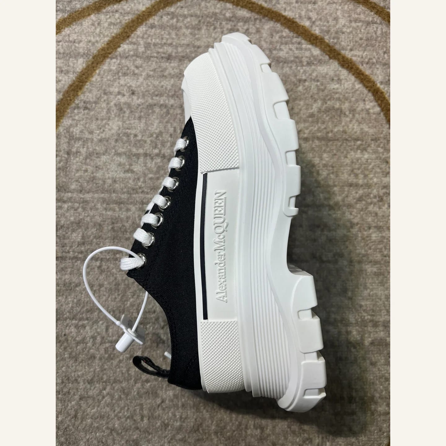 Alexander McQueen Tread Slick Sneaker 縮圖 3
