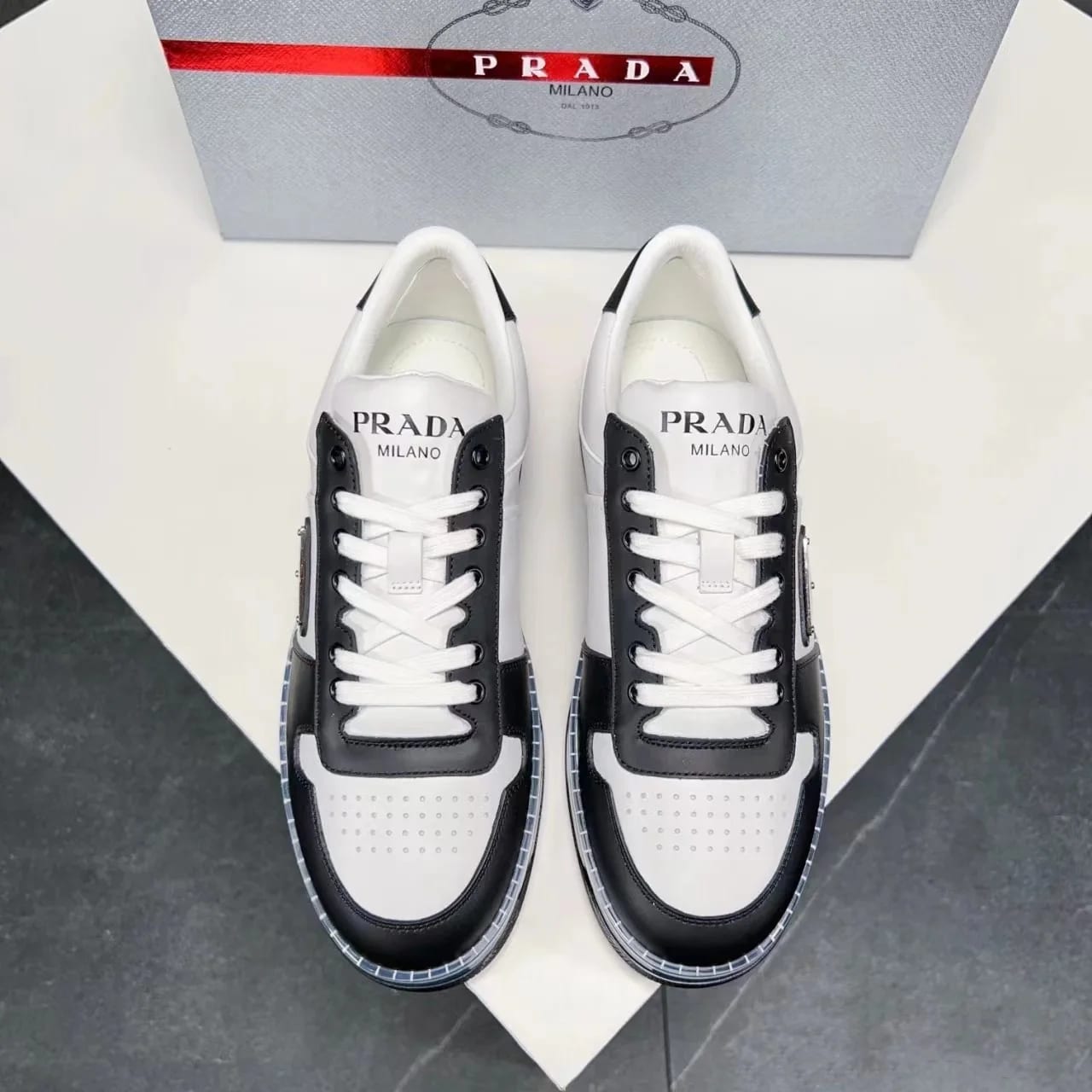 Prada Leather Low-top Sneaker 縮圖 1