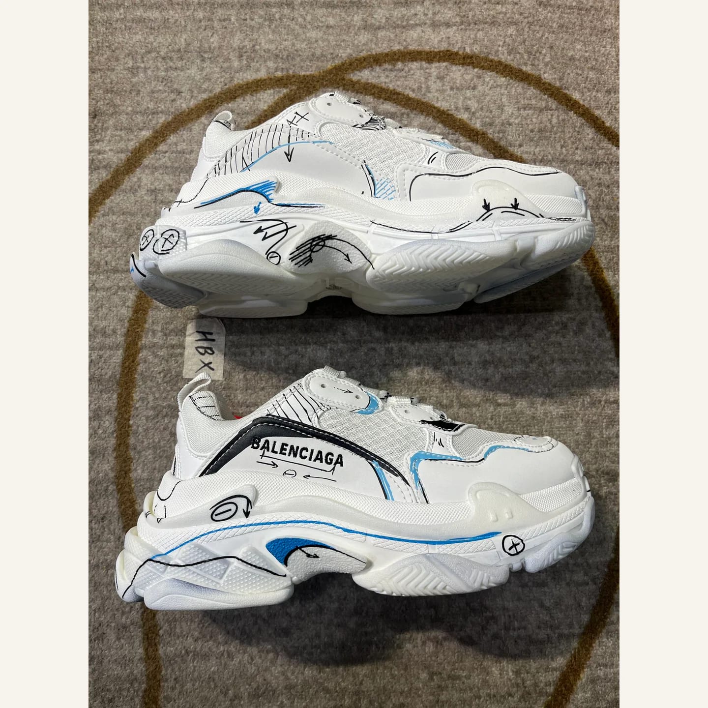 Balenciaga Graffiti Triple S Sneaker 縮圖 1