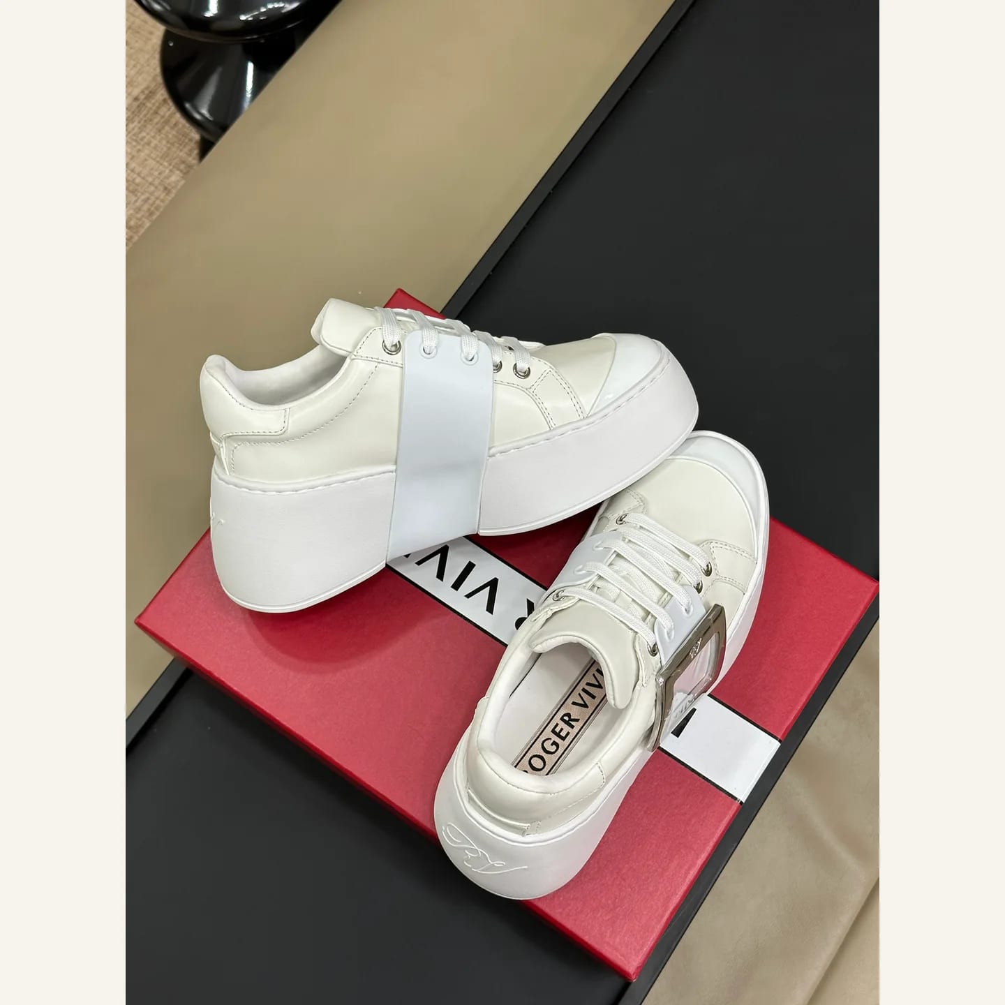 Roger Vivier Viv' Skate Sneaker 縮圖 3