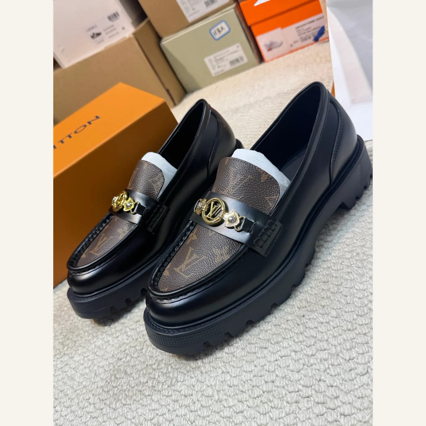 Louis Vuitton Monogram Chain Loafer 縮圖 1