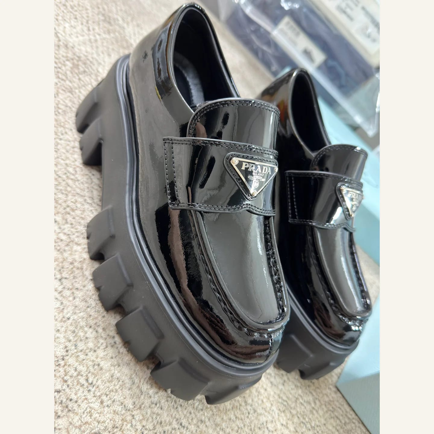Prada Monolith Patent Loafer 縮圖 1