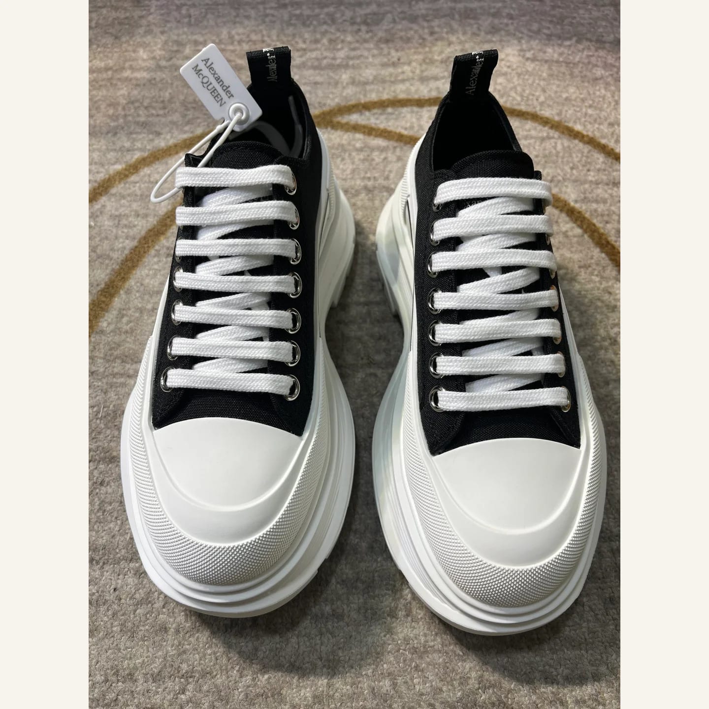 Alexander McQueen Tread Slick Sneaker 縮圖 2