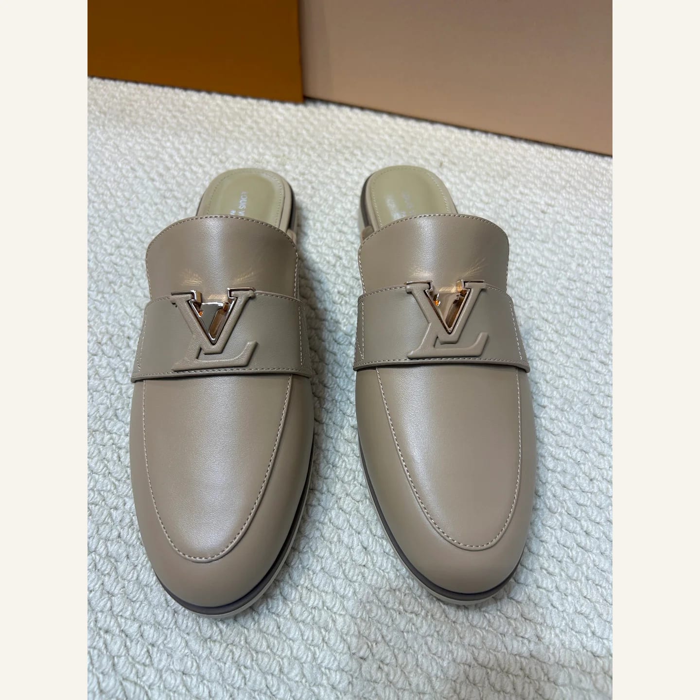 Louis Vuitton V-logo Backless Loafer 縮圖 2