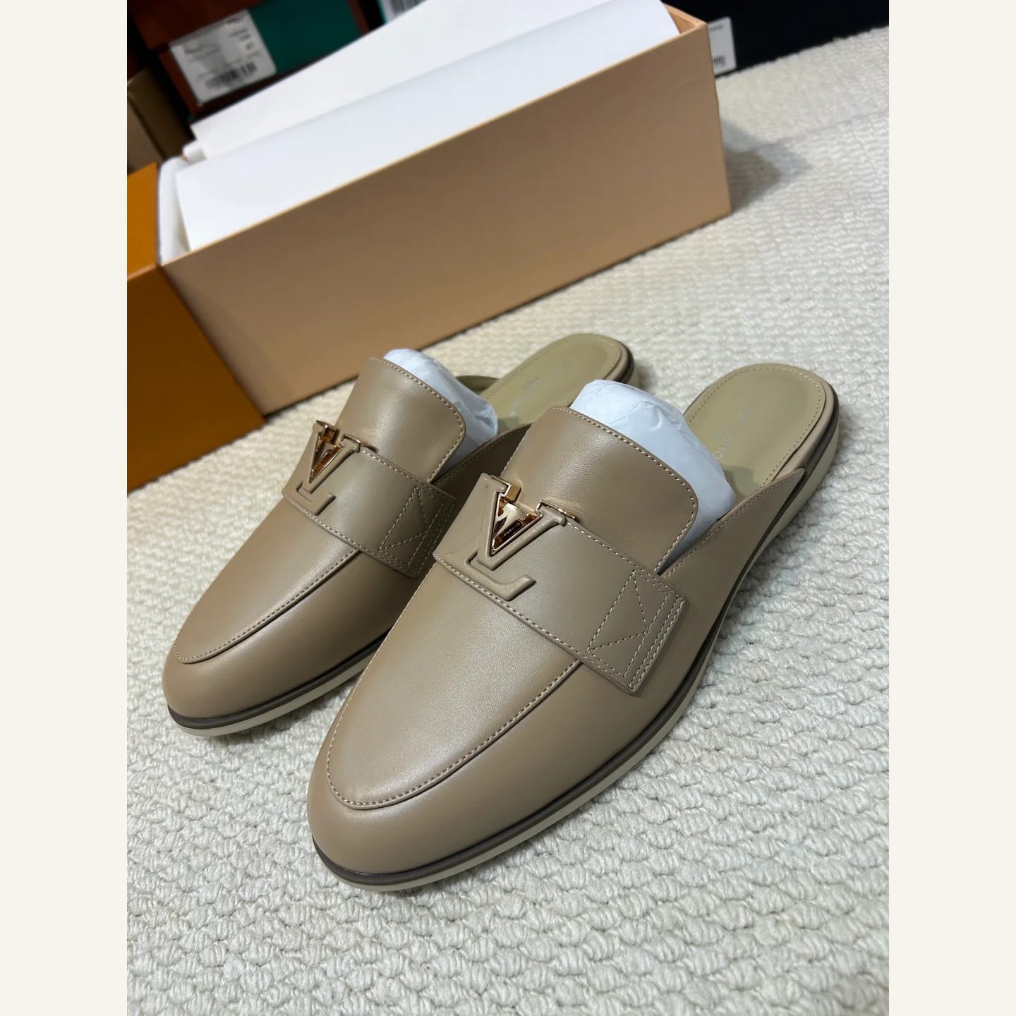 Louis Vuitton V-logo Backless Loafer 縮圖 1