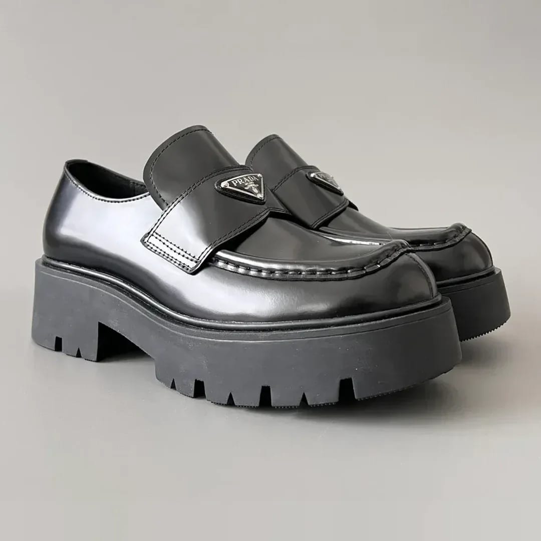 Prada Monolith Brushed Leather Loafers 縮圖 3