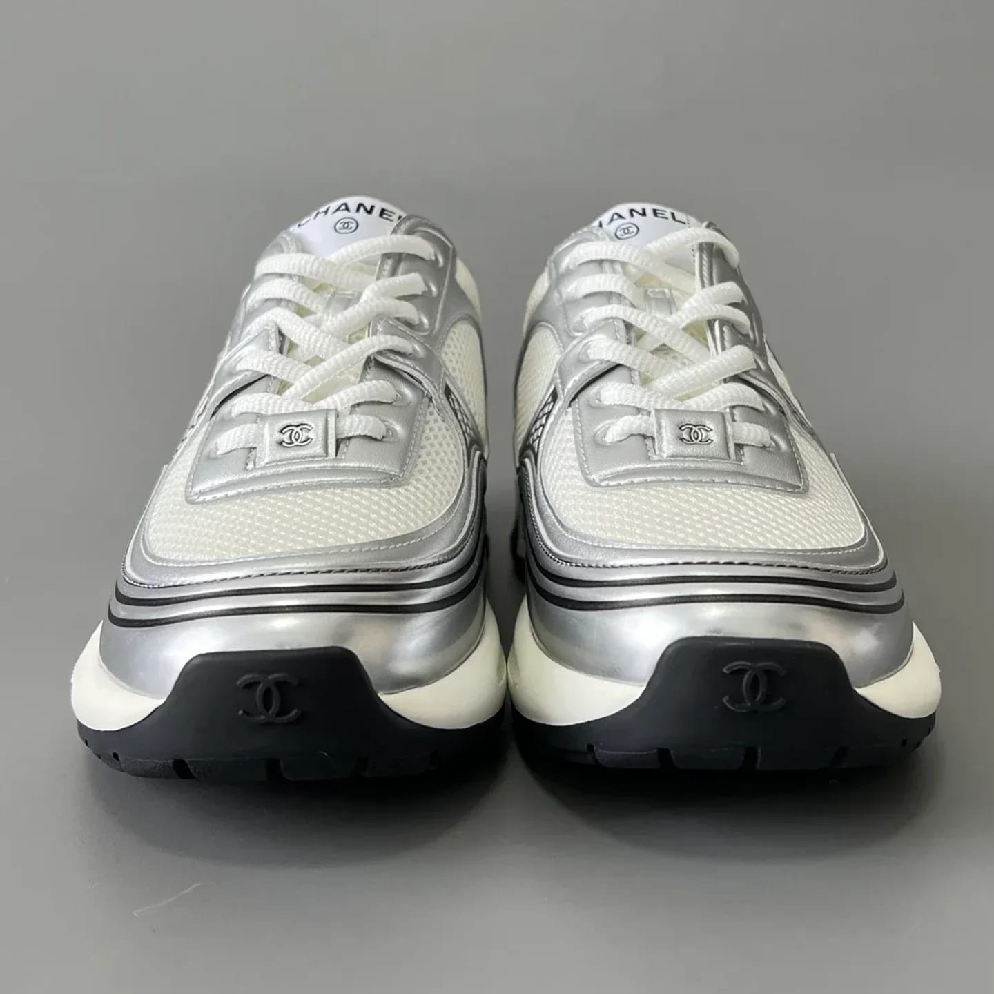 Chanel Laminated Calfskin & Suede Calfskin Sneakers 縮圖 2