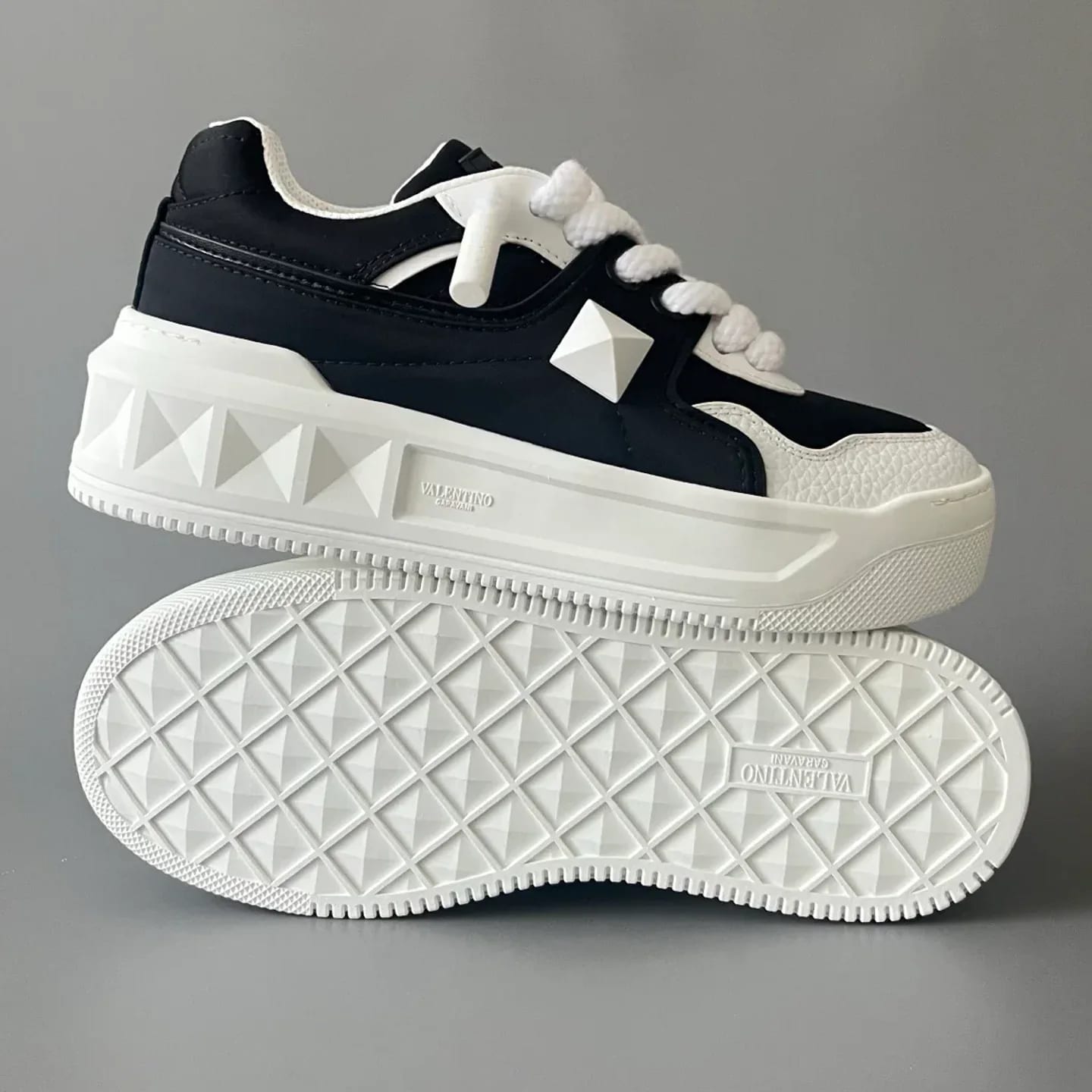 Valentino Garavani One Stud Sneaker 縮圖 4