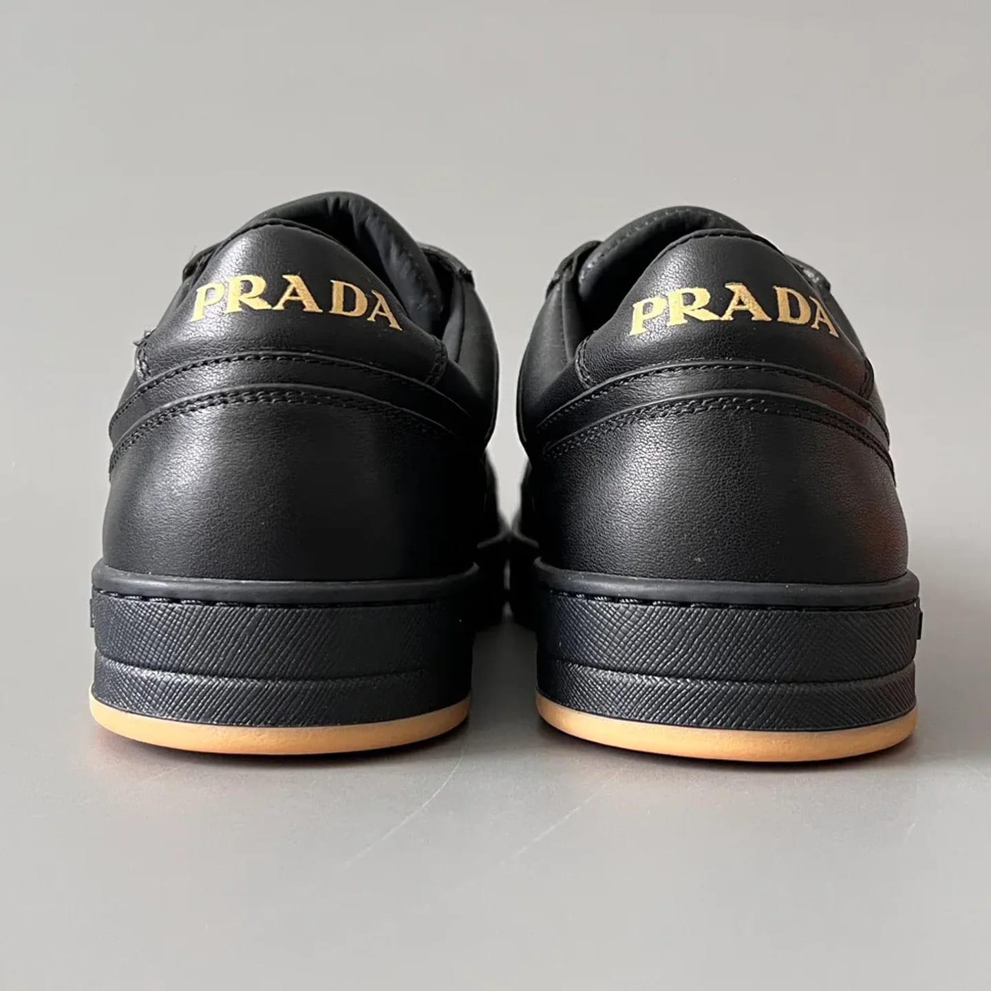 Prada Downtown Leather Sneakers 縮圖 3