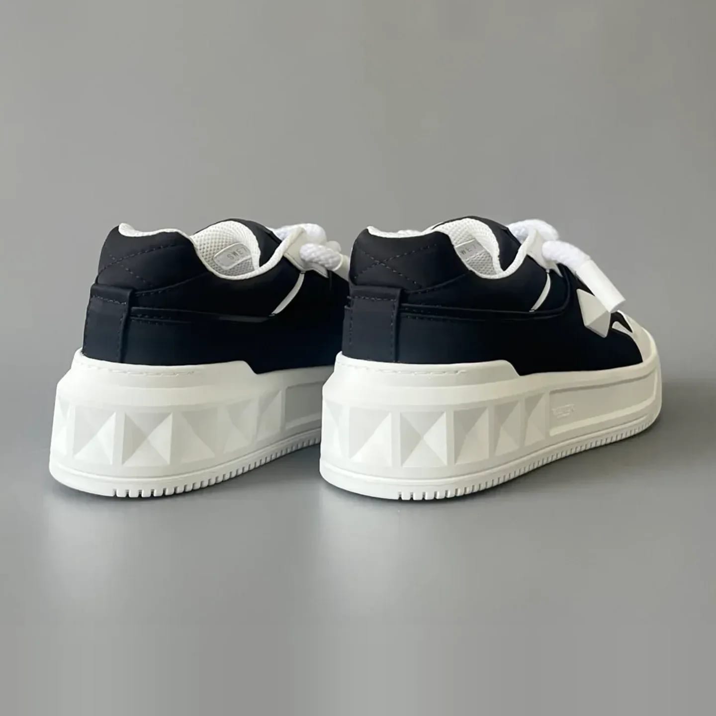 Valentino Garavani One Stud Sneaker 縮圖 2