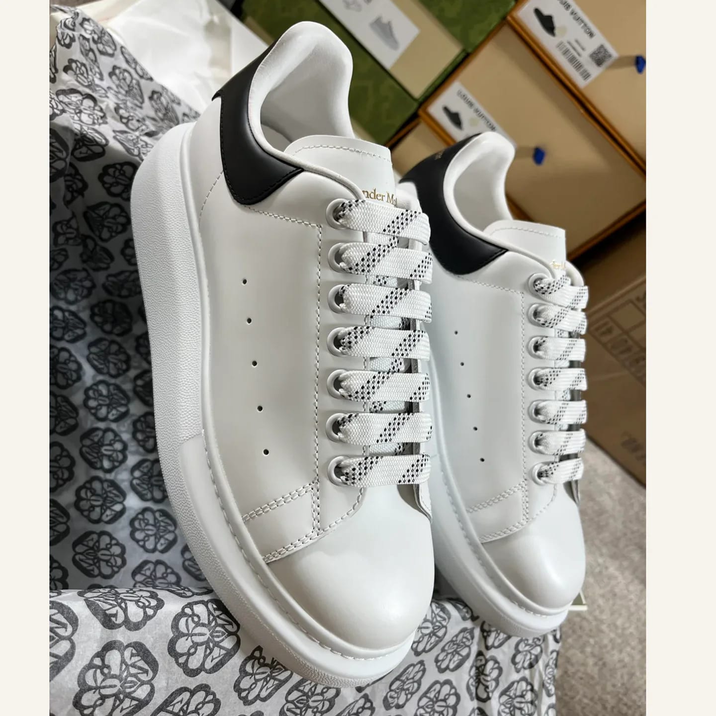 Alexander McQueen Oversized Sneaker 縮圖 1
