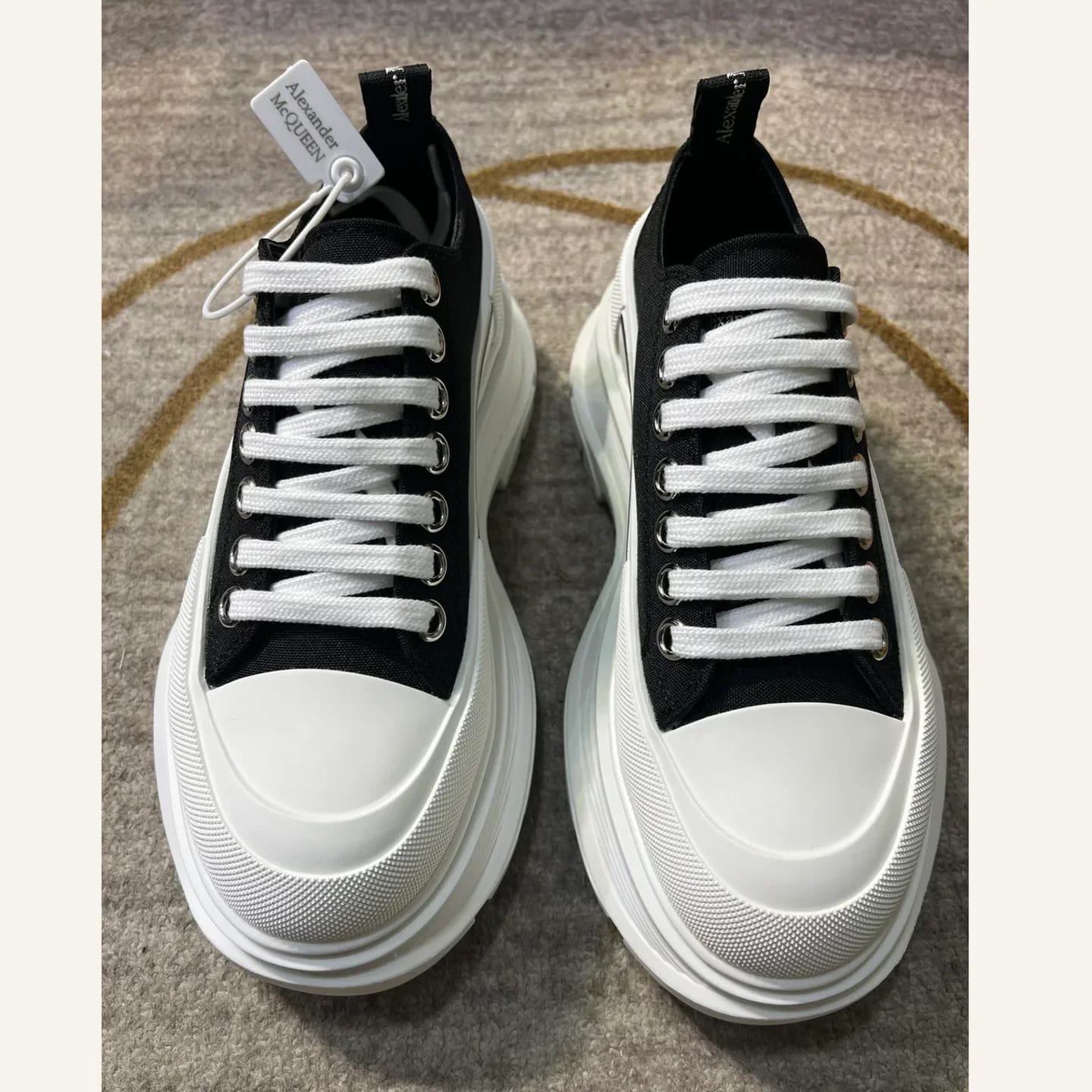 Alexander McQueen Tread Slick Sneaker 縮圖 2