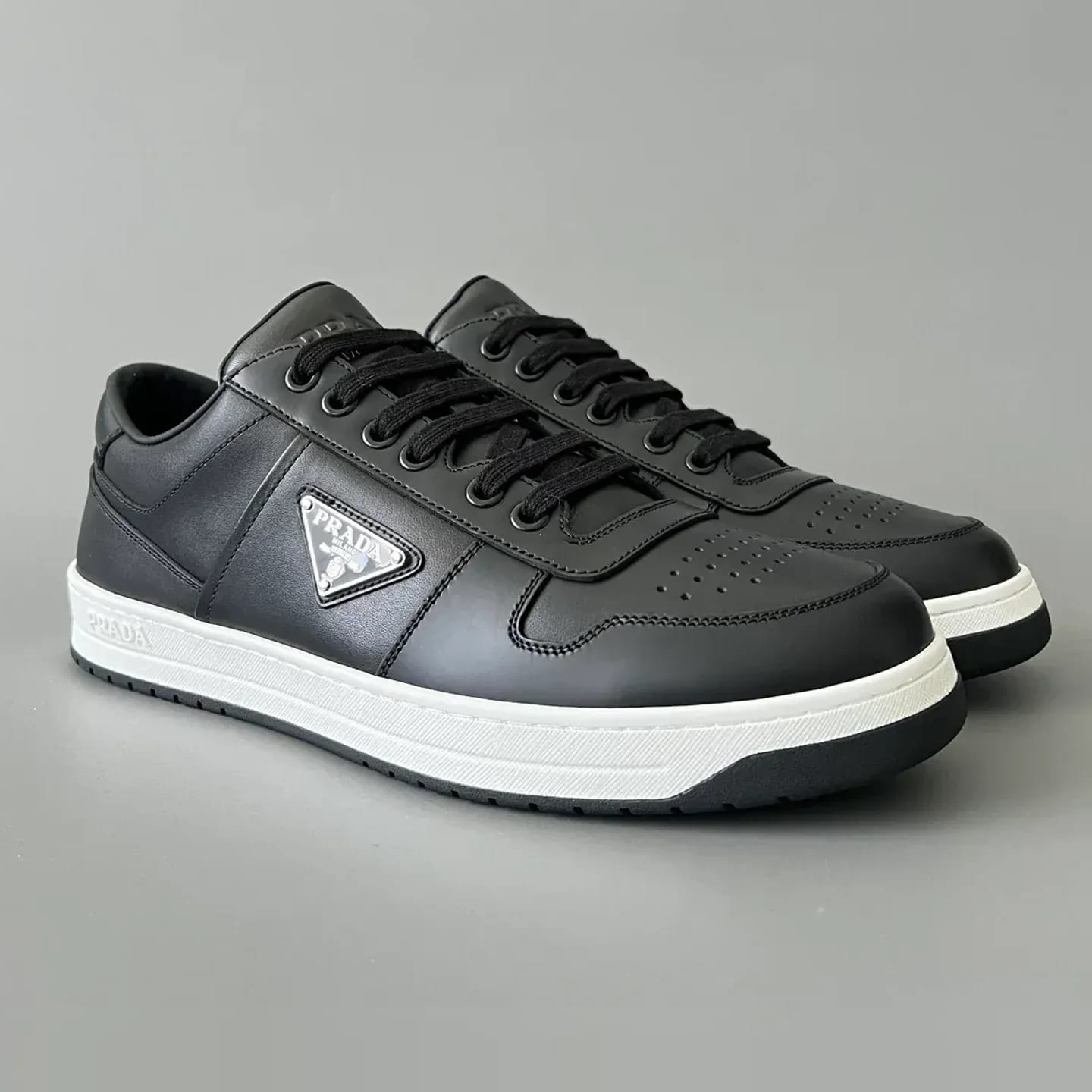 Prada Downtown Leather Sneakers 縮圖 2
