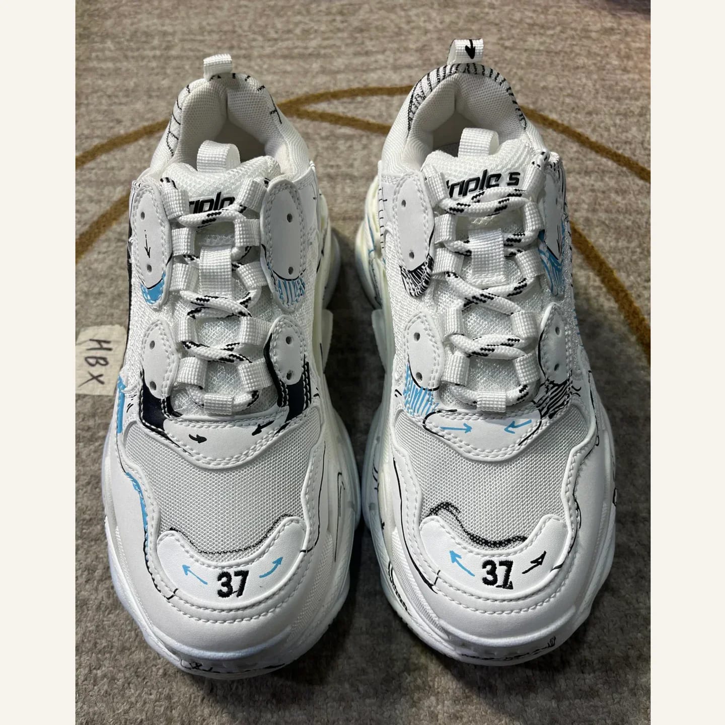 Balenciaga Graffiti Triple S Sneaker 縮圖 3