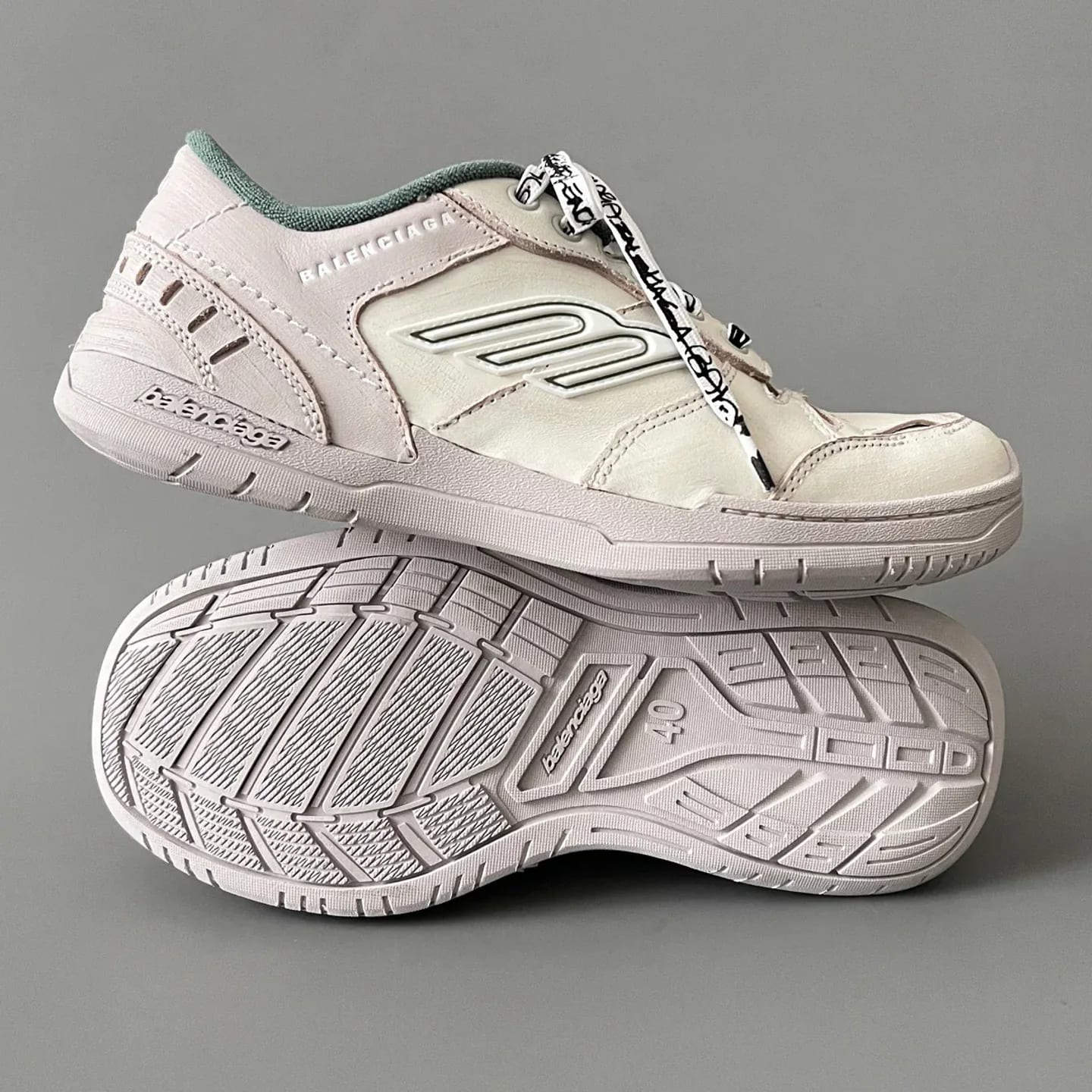 Balenciaga Hamptons Worn-Out Sneaker 縮圖 4
