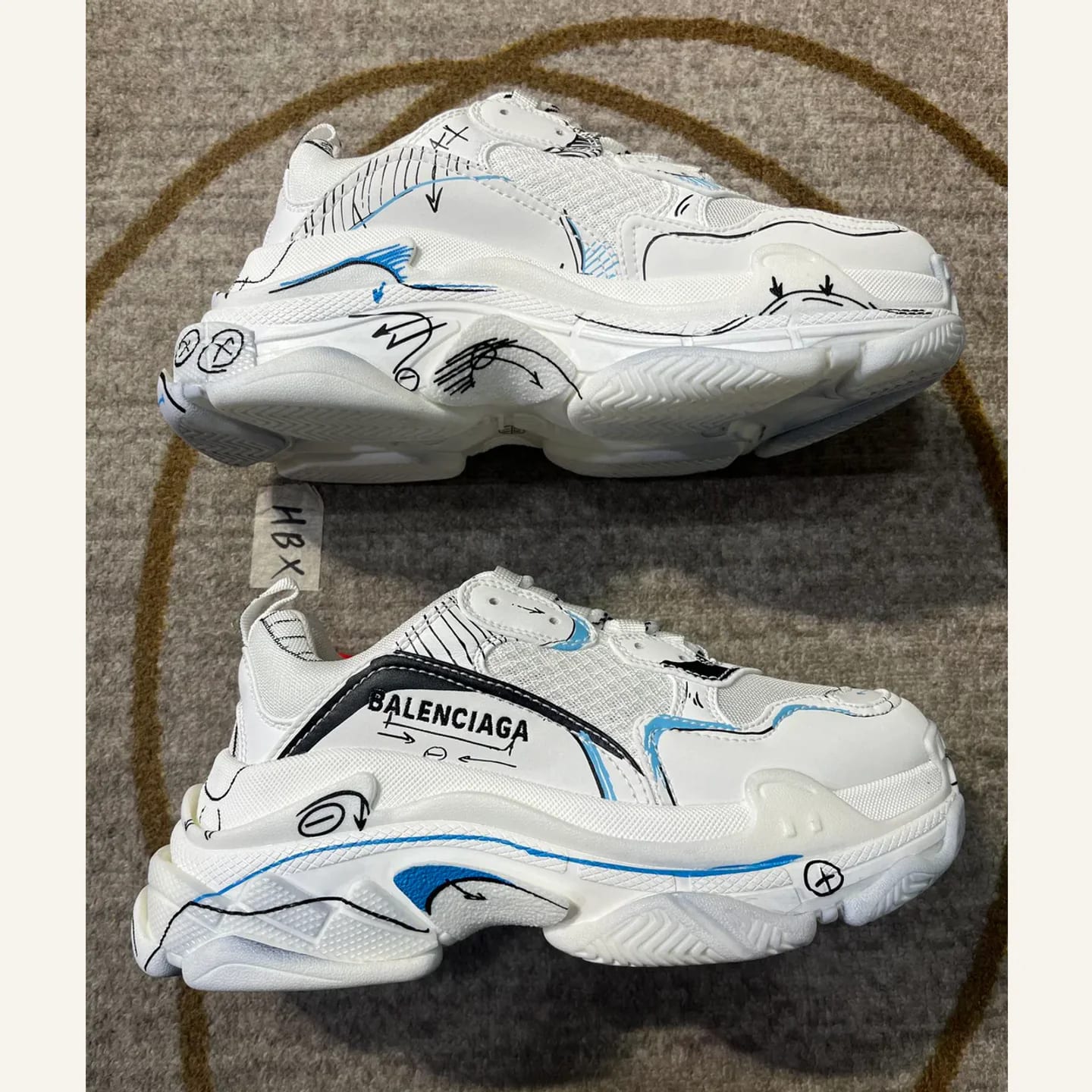 Balenciaga Graffiti Triple S Sneaker 縮圖 1
