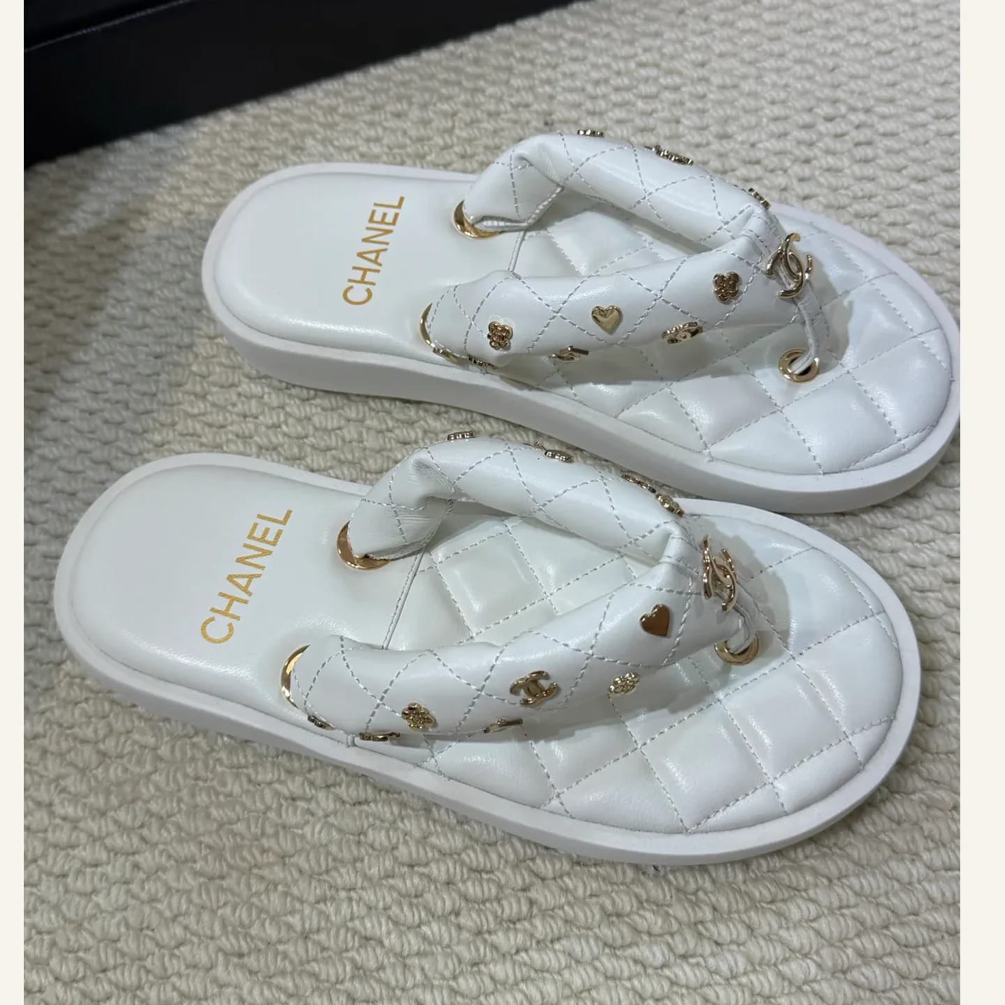 CHANEL Quilted CC Thong Sandal 縮圖 3