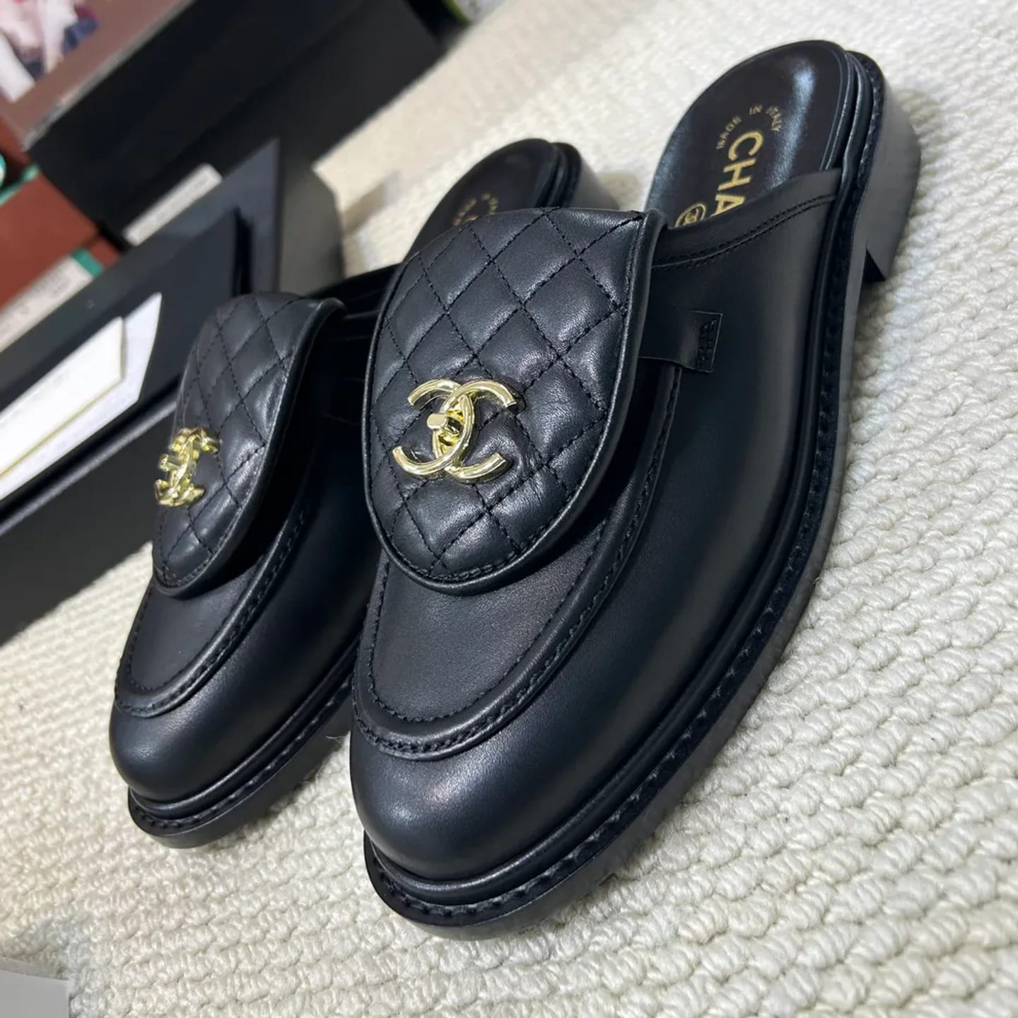 CHANEL Quilted CC Loafer 縮圖 1