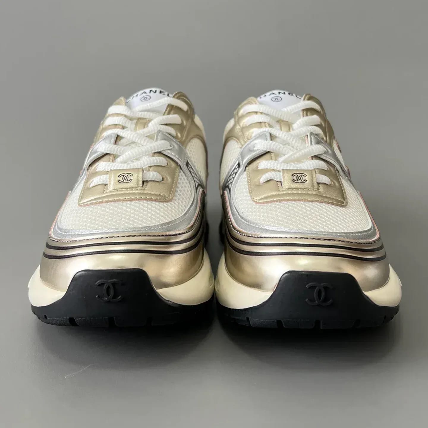 Chanel Laminated Calfskin & Suede Calfskin Sneakers 縮圖 2