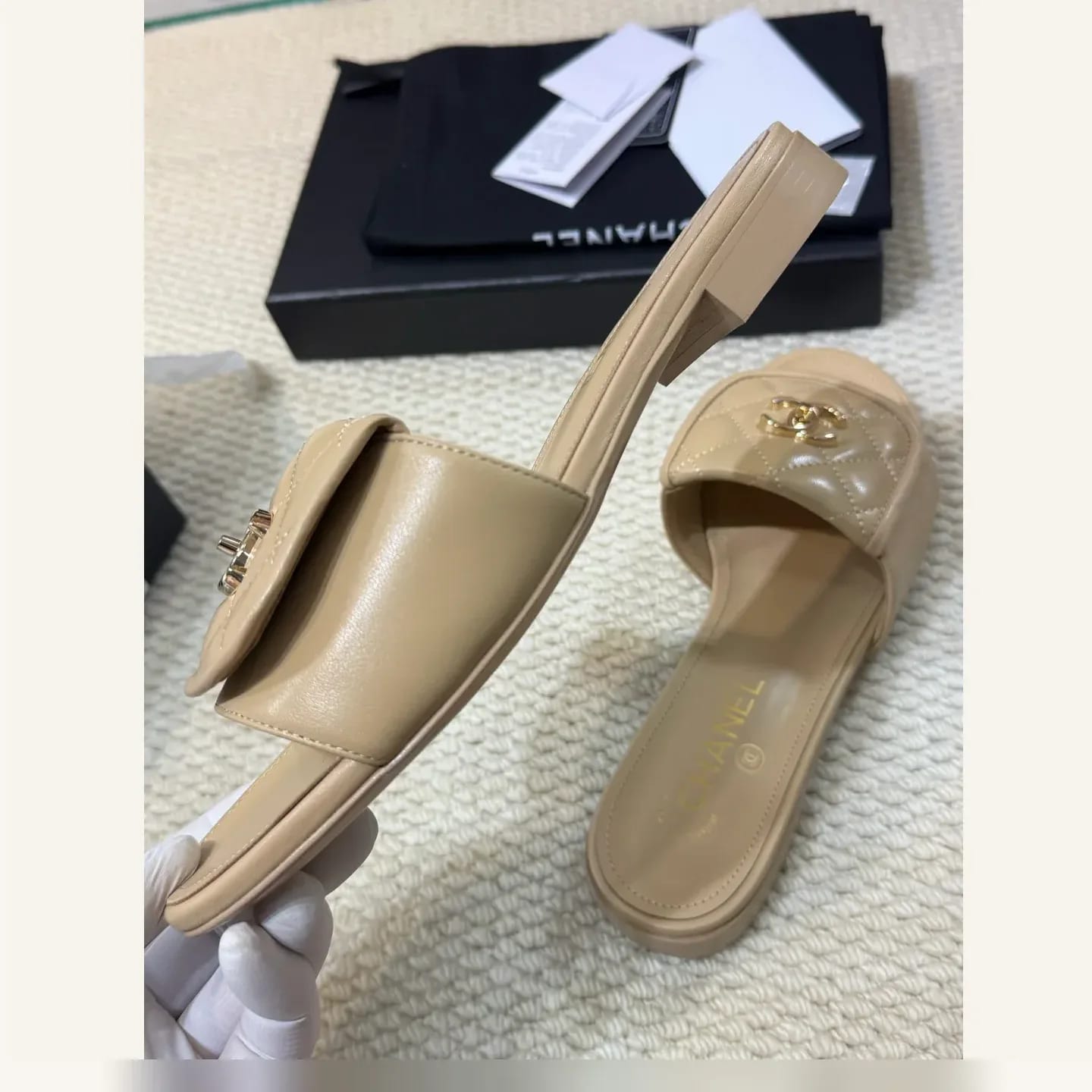 CHANEL Quilted CC Slide 縮圖 2